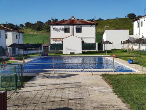 Peldbaseins, La Jara , Chalet Pareado in El Real de la Jara