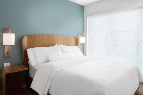 1 Bedroom Suite, 1 King, Sofa bed