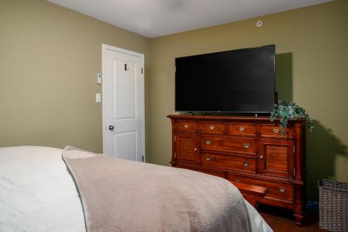 Three-Bedroom Townhouse image 10