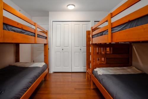 Three-Bedroom Townhouse image 9