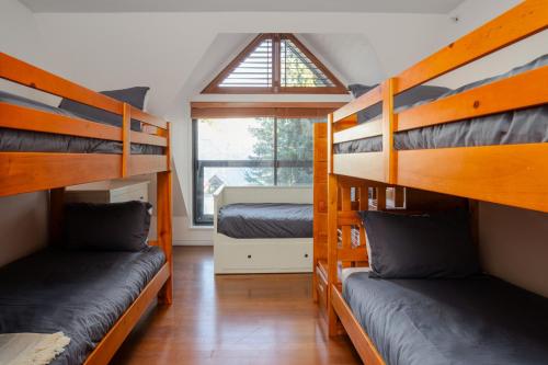 Three-Bedroom Townhouse image 8