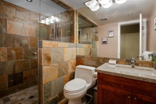 Three-Bedroom Townhouse image 6