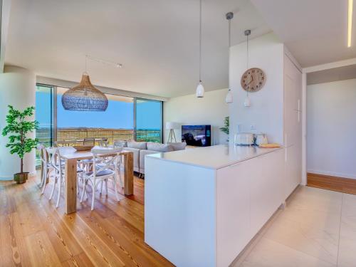 Bayline - Beachfront Bliss & Spa by Bedzy in ซีฟล์ว