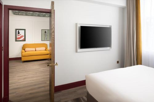 Holiday Inn London Oxford Circus an IHG Hotel - image 3