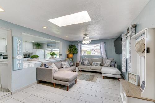 Peaceful Eureka Beach Cottage w/ 30-Foot Dock in King Salmon (CA)