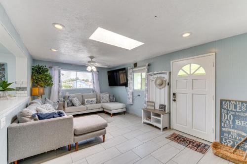 Peaceful Eureka Beach Cottage w/ 30-Foot Dock in King Salmon (CA)