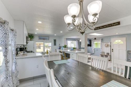 Peaceful Eureka Beach Cottage w/ 30-Foot Dock in King Salmon (CA)