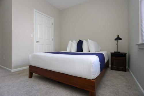 Comfortable Apartment with Pool Gym & other Amenities #2306 in Woburn, USA