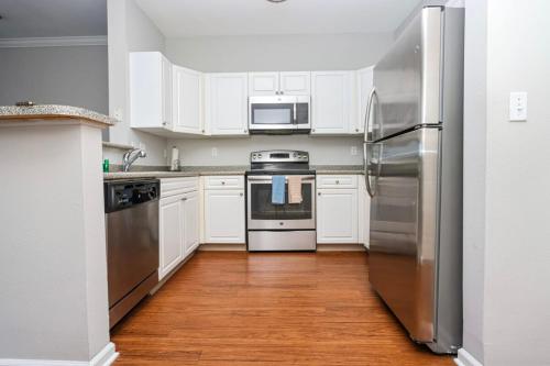 Comfortable Apartment with Pool Gym & other Amenities #2306 in Woburn, USA