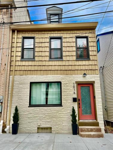 Bridge City Row House in Pittsburgh, USA