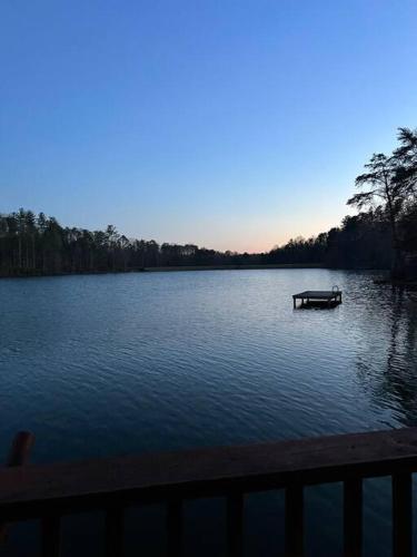 Boo Boo's Cabin - Lake Front!