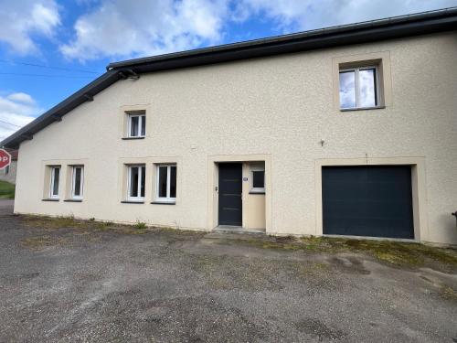 A szálláshely kívülről, Maison aux pieds du circuit de Mirecourt in Baudricourt