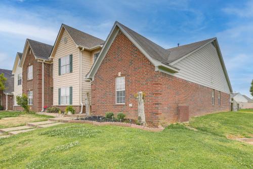 Horn Lake Townhome 14 Mi to Downtown Memphis! in Horn Lake, USA