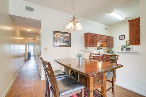 Horn Lake Townhome 14 Mi to Downtown Memphis! in Horn Lake, USA