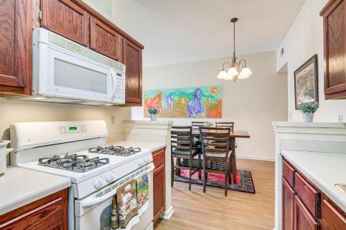 Horn Lake Townhome 14 Mi to Downtown Memphis! in Horn Lake, USA