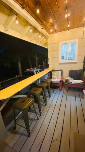 Walk2Lake Beautiful Cozy Getaway Retreat for ALL in Crestline, USA