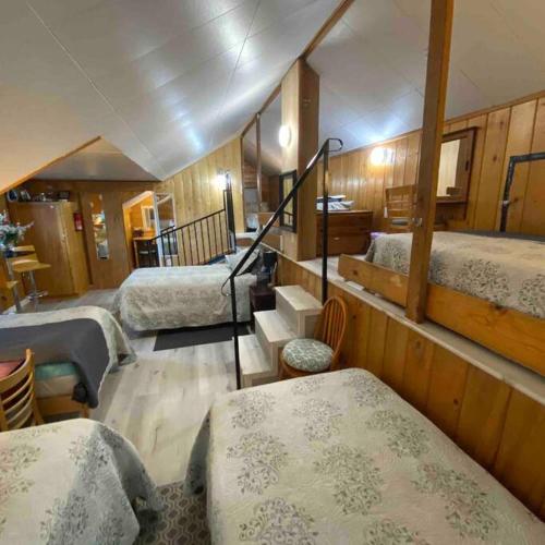 Walk2Lake Beautiful Cozy Getaway Retreat for ALL in Crestline, USA