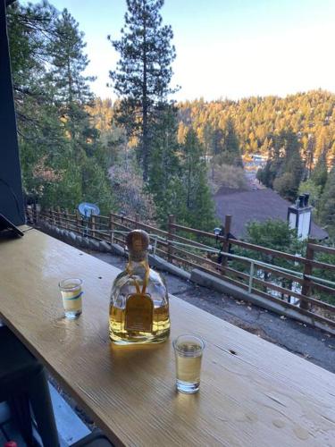Walk2Lake Beautiful Cozy Getaway Retreat for ALL in Crestline, USA