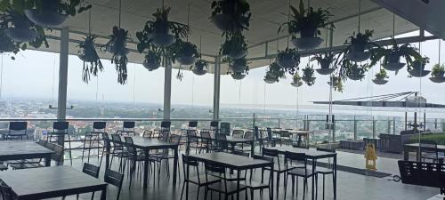 Restaurant, The Cabin Apartment Uttara in Ngaglik