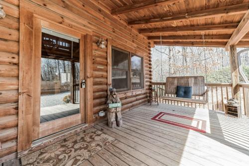 Beautiful Log Cabin In the Lake Lure- close to Mirror Lake - WiFi cabin in Lake Lure, USA