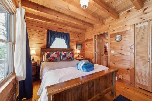 Beautiful Log Cabin In the Lake Lure- close to Mirror Lake - WiFi cabin in Lake Lure, USA