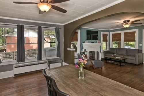 Charming historic home near downtown Hendersonville home in Hendersonville, USA