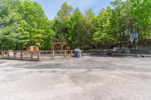 Walk-In - Free Ticket and Shuttle to SDC - Outdoor Pool - WW217 in Branson, USA