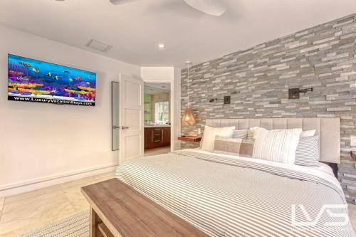 Imperial Waterfront Villa- Walk to Beach Pool & Spa in Fort Lauderdale, USA