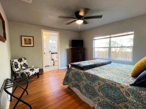 Private rooms in Texas home - Walk to Dwntwn San Antonio in San Antonio, USA