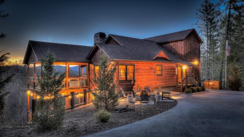 Painted Sunset Lodge, Mineral Bluff