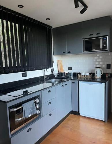 virtuve, Casa Container Embalsina Villa del Dique in Villa Del Dique