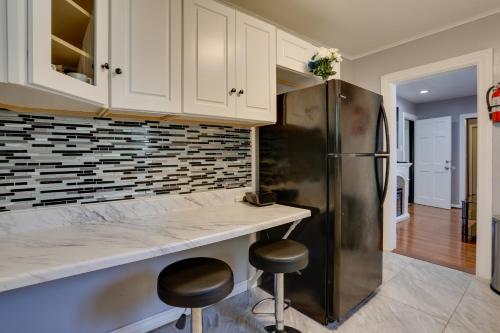 Cozy Condo about 11 Mi to Manhattan, Pets Welcome in Teaneck, USA