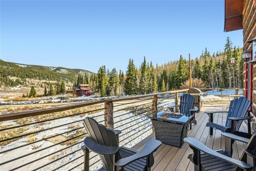 Alma Retreat with Panoramic Views, Jet Tub, Fire Pit & Dedicated Workstation