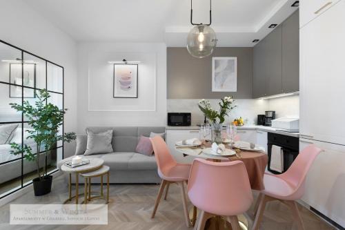 4 stars, Luxury Butterfly & Bike Apartments, Gdynia Orłowo, 15 mieszkań, z oddzielną sypialnią, windą i płatnym parkingiem, blisko drog rowerowych, niedaleko molo, golf, stadnina, adventure park, SUMMERWINTER Brand