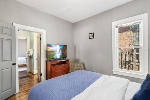 Historical Bungalow Near CSU & Old Town! in Fort Collins, USA