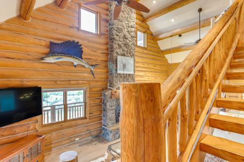 Spacious Rifle Cabin with Deck and Mountain Views!