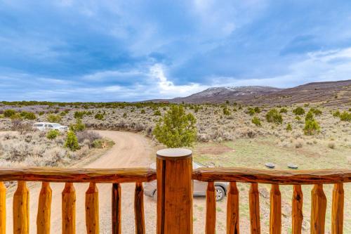 Spacious Rifle Cabin with Deck and Mountain Views!