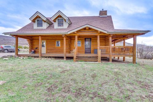 Spacious Rifle Cabin with Deck and Mountain Views!