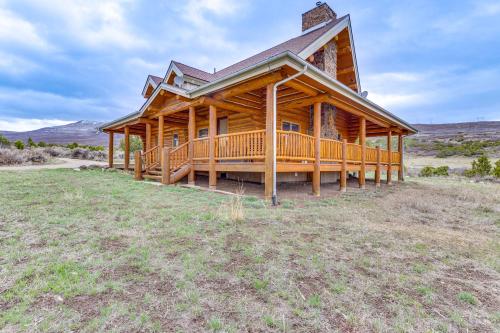 Spacious Rifle Cabin with Deck and Mountain Views!