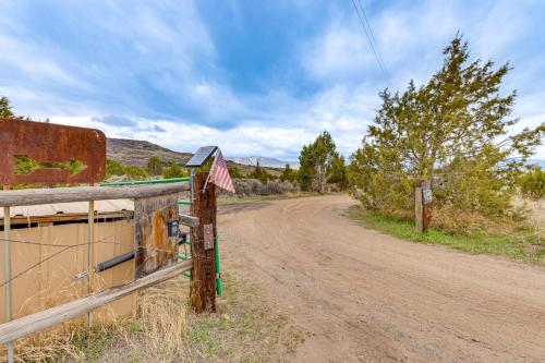 Spacious Rifle Cabin with Deck and Mountain Views!