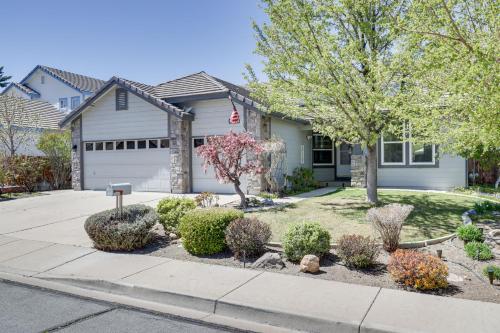 Sparks Home with Fenced Yard 8 Mi to Dtwn Reno!