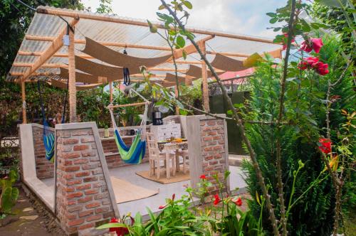 設施, Little Birds Paradise in 魯亨格里