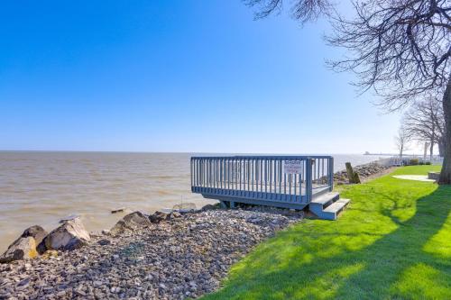Huron Condo on Lake Erie with Balcony and Seating! in Huron (OH)
