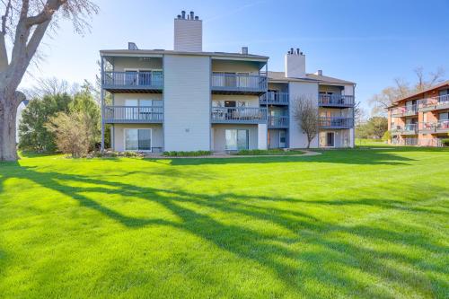 Huron Condo on Lake Erie with Balcony and Seating! in Huron (OH)