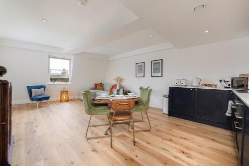 Abbey View Penthouse - Steps from Roman Baths, Bath (foto 5)