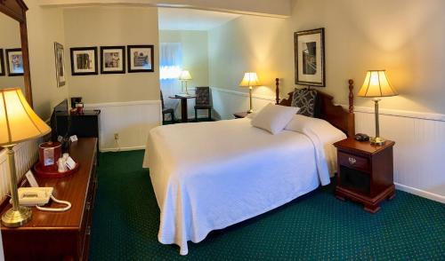 Cedar Crest Inn - image 14