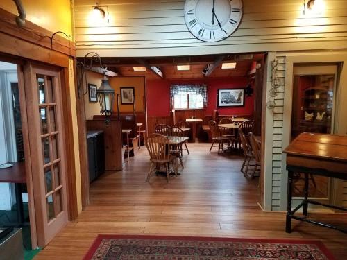 Cedar Crest Inn - image 13