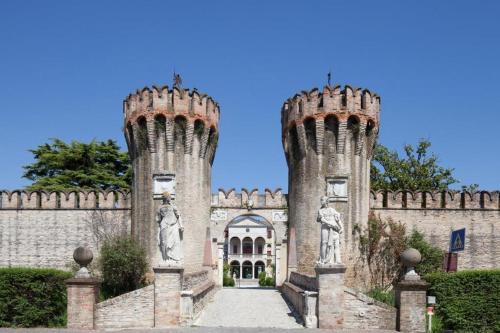 Цікаві місця поруч, Marina's Venice garden in Ронкаде