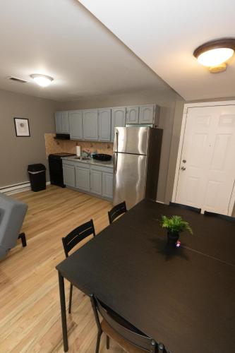 Mins from NYC Bright & Spacious 4-Bed Unit