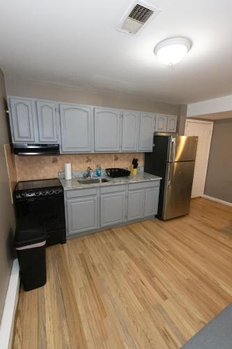 Mins from NYC Bright & Spacious 4-Bed Unit in Jersey City, USA